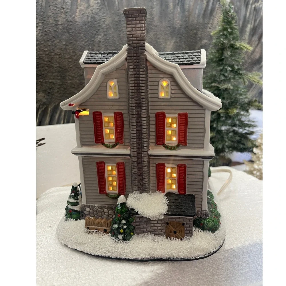 St Nicholas Square NEW ENGLAND HOME 2007 Village Collection Lighted House Boxed